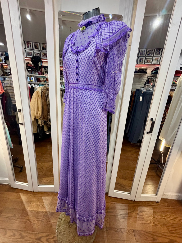 vintage style purple dress vintage purple dress Lavender Lace Ruffle Balloon Sleeve Dress  Romantic  Fairytale Look Purple / M-parroquiadesanalbertomagno.com