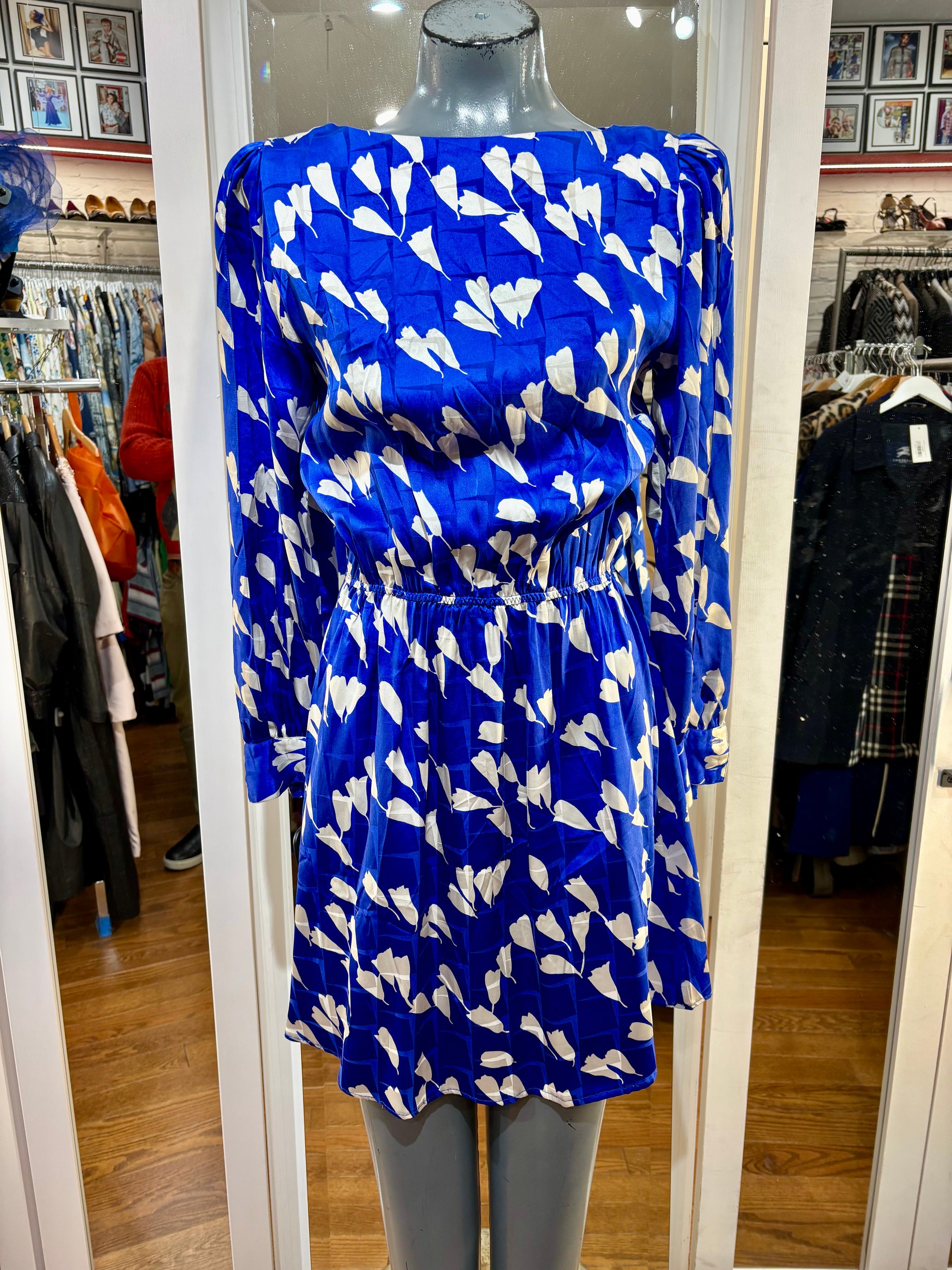 70's Blue and White Tulip Print Mini A-Line Dress Hamlets Vintage 70's Blue and White Tulip Print Mini A-Line Dress Hamlets Vintage