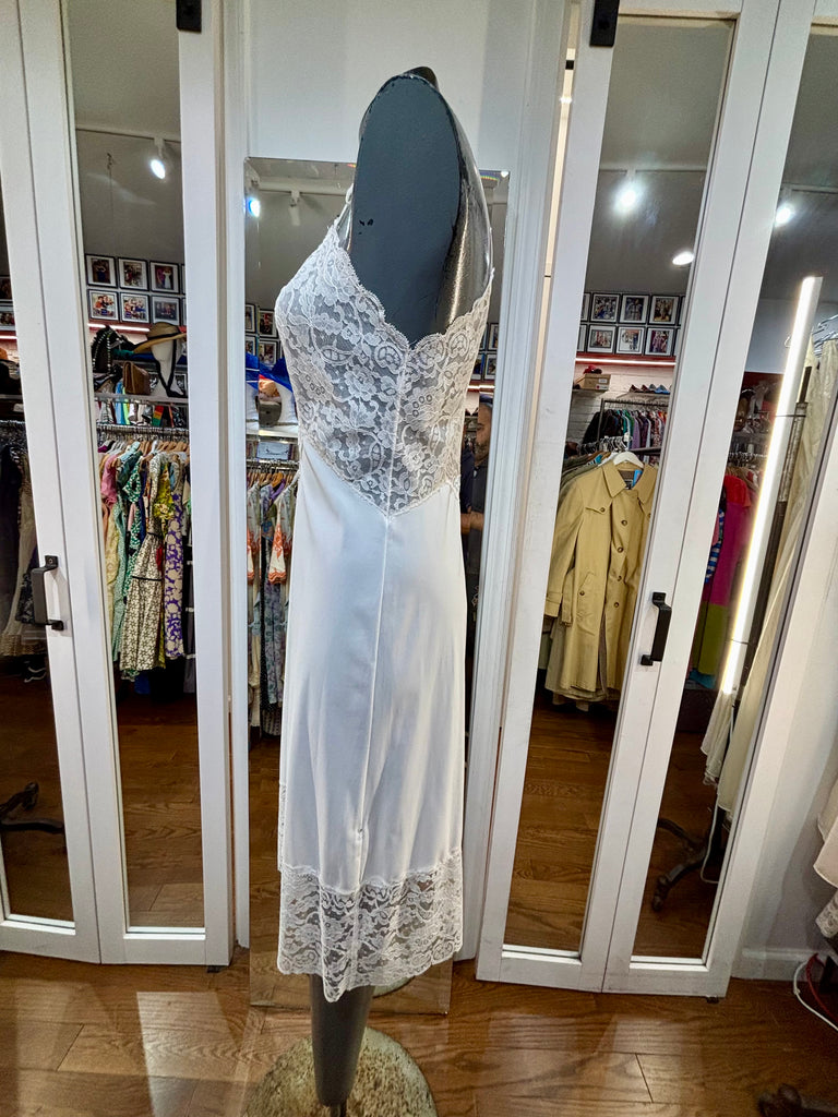 60's White Slip Dress Featuring White Flower Lace By Vanity Fair Hamlets Vintage 60's White Slip Dress Featuring White Flower Lace By Vanity Fair Hamlets Vintage