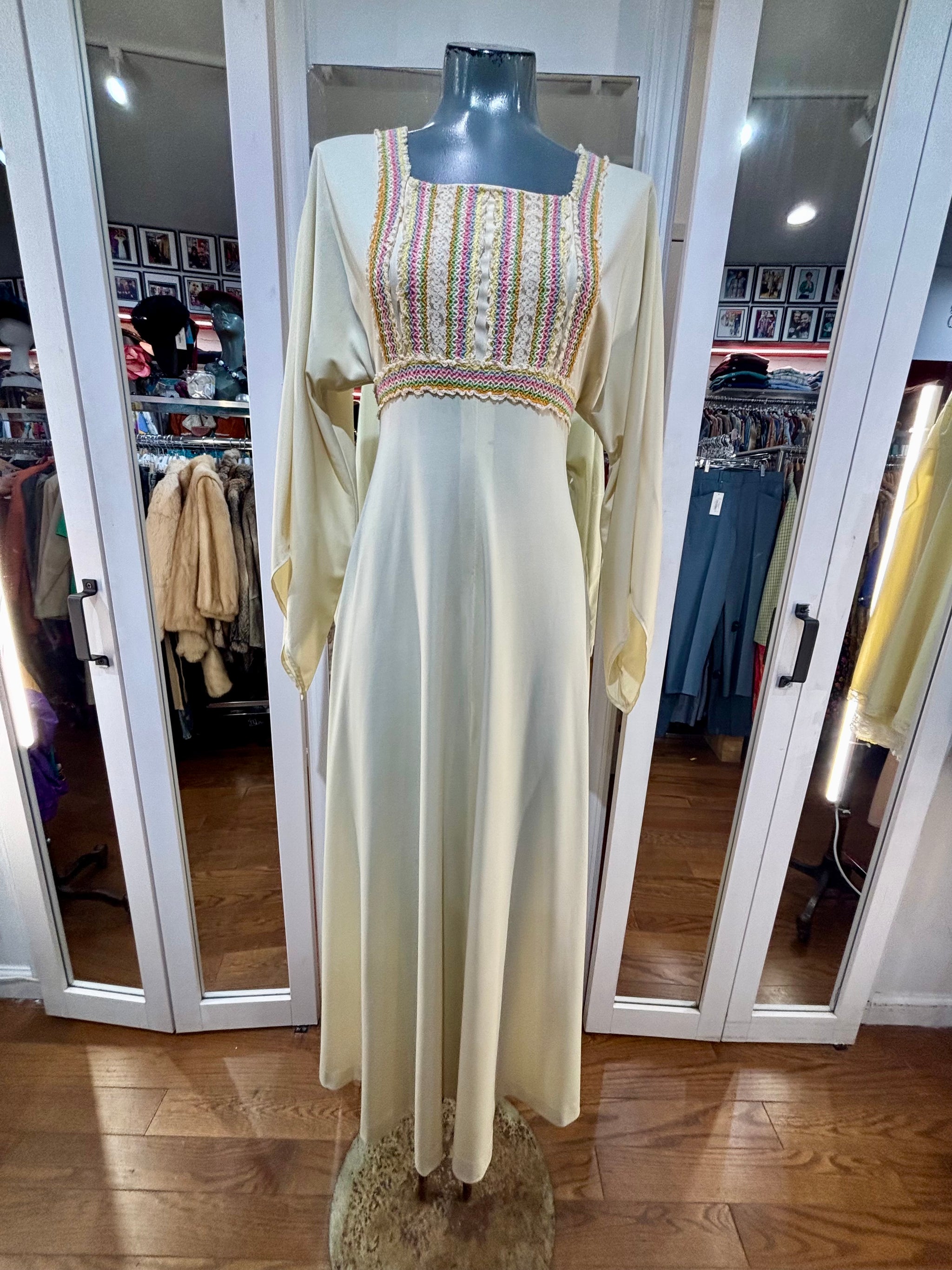 70's Off White Boho Maxi Dress With Embroidered Trim Detailing By Juni – Hamlets Vintage