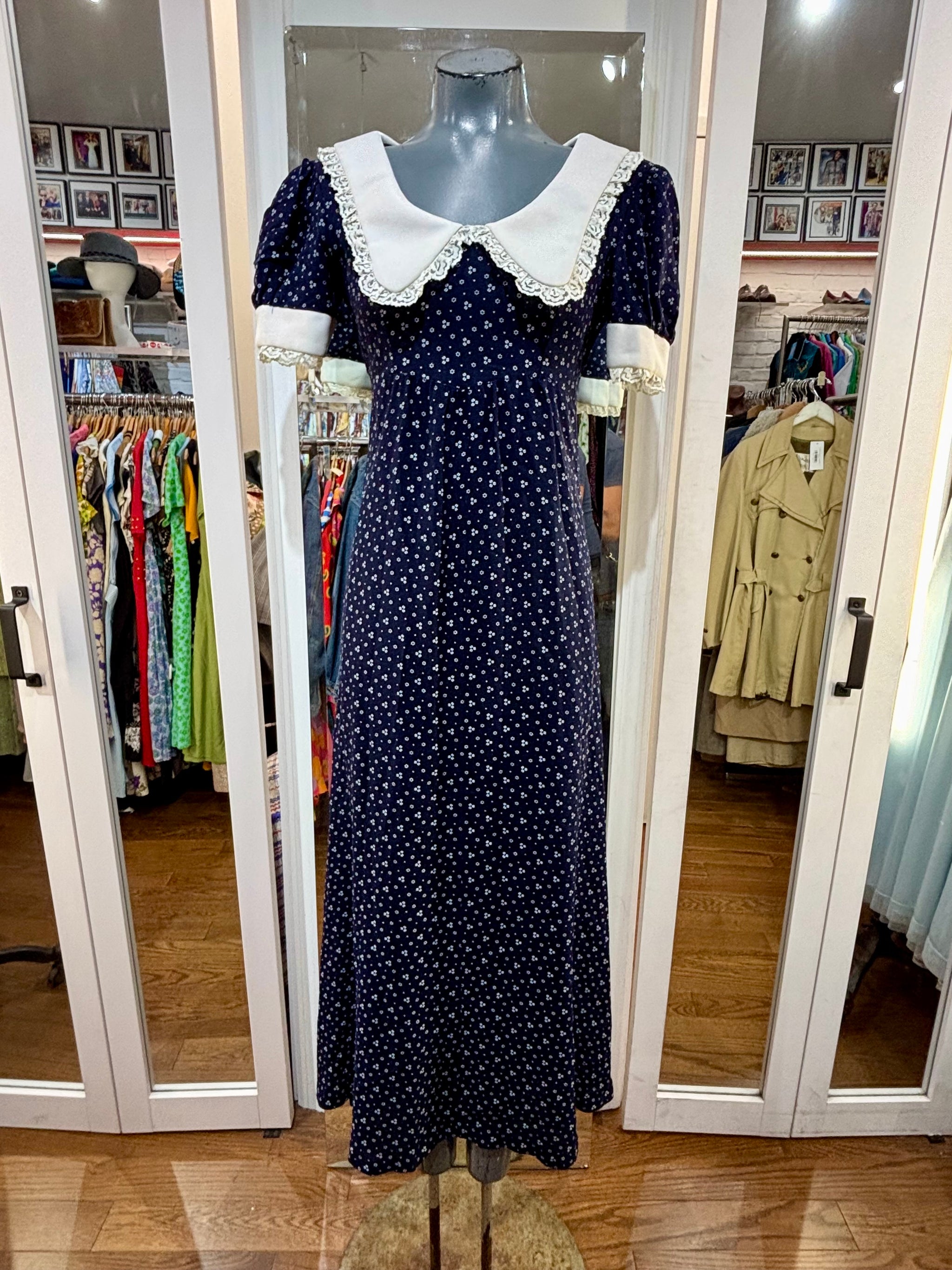 70s Navi Peasant Flower Print With Lace Trim & Collar Maxi Dress 70s Navi Peasant Flower Print With Lace Trim & Collar Maxi Dress