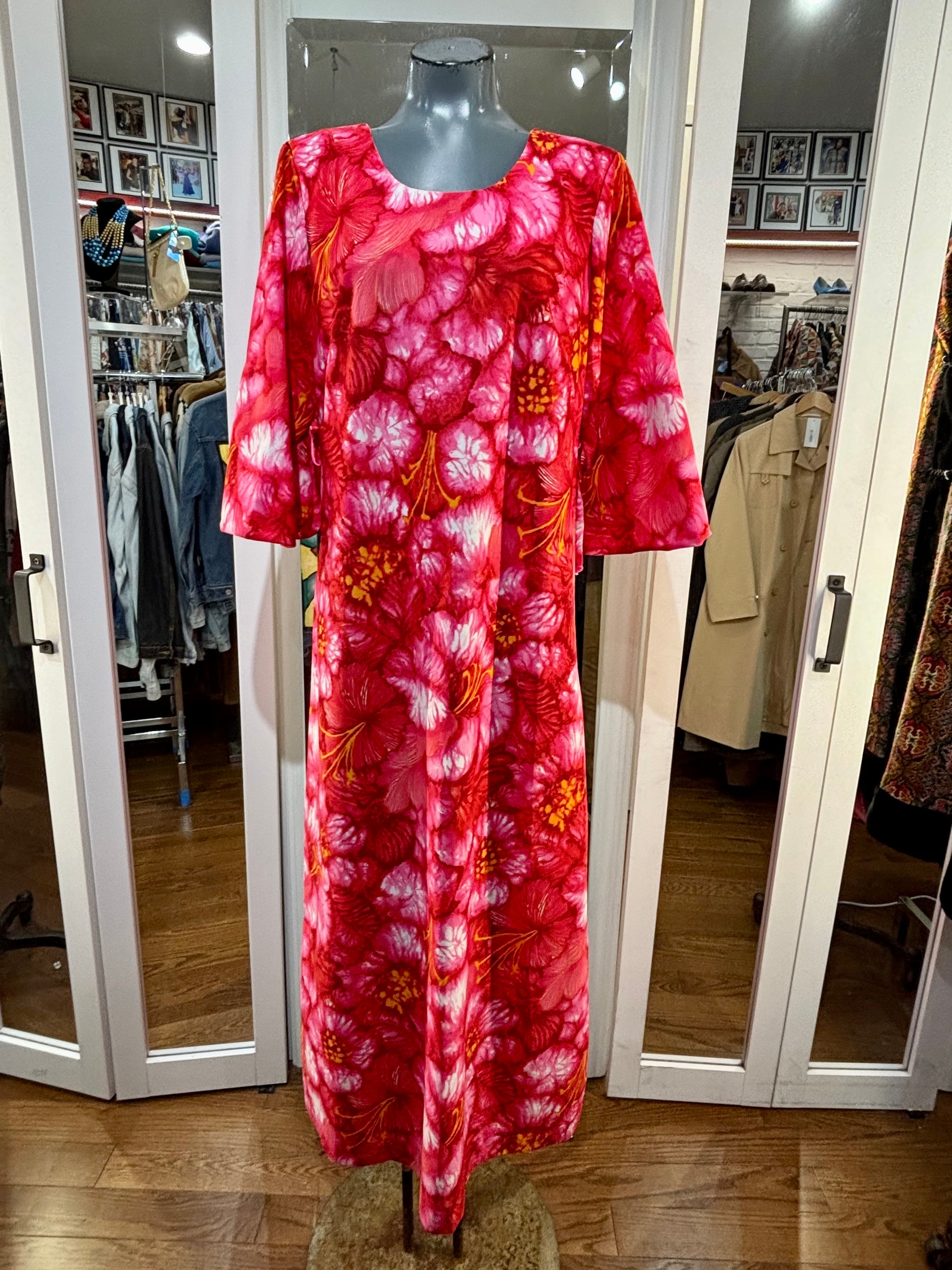 70's Pink & Orange 3/4 Length Sleeve Maxi Hawaiian Dress By Pacific Is Hamlets Vintage 70's Pink & Orange 3/4 Length Sleeve Maxi Hawaiian Dress By Pacific Is Hamlets Vintage