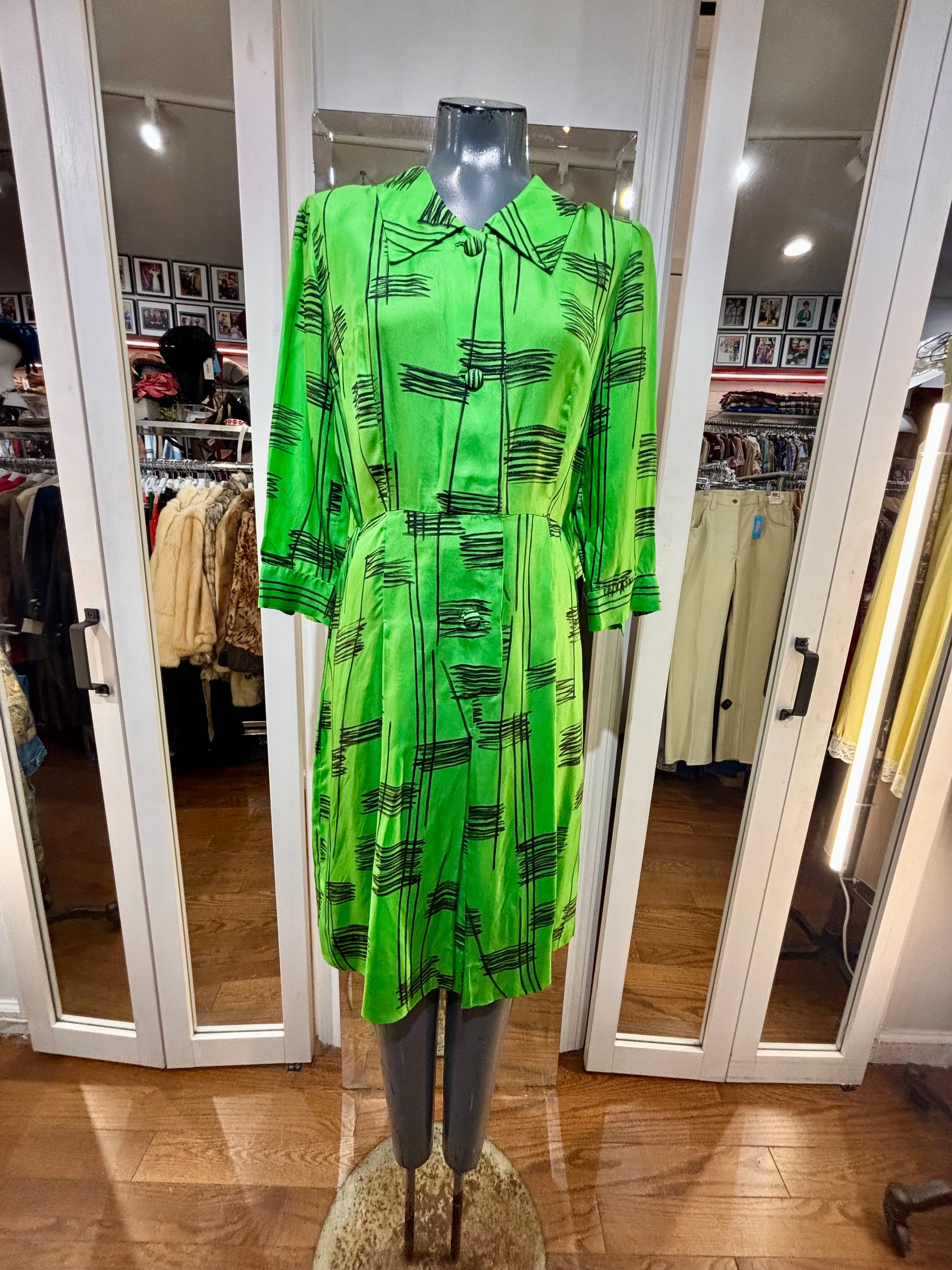 60’s Kelly Green And Black Abstract Print Long Sleeves Fit And Flare Dress