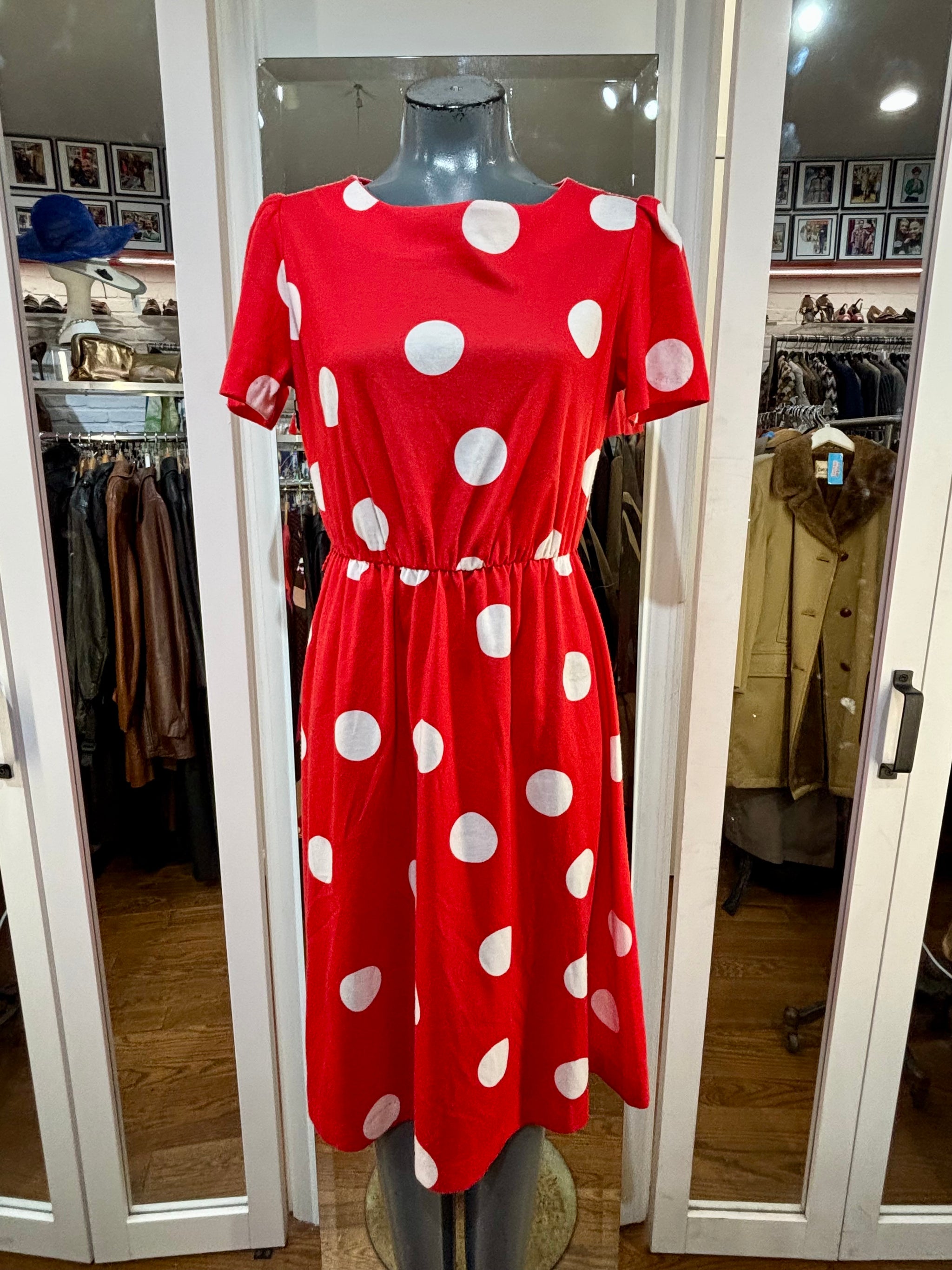 80's Red With Big Dots Off White Shorts Sleeve & Elastic Waist Dress –  Hamlets Vintage