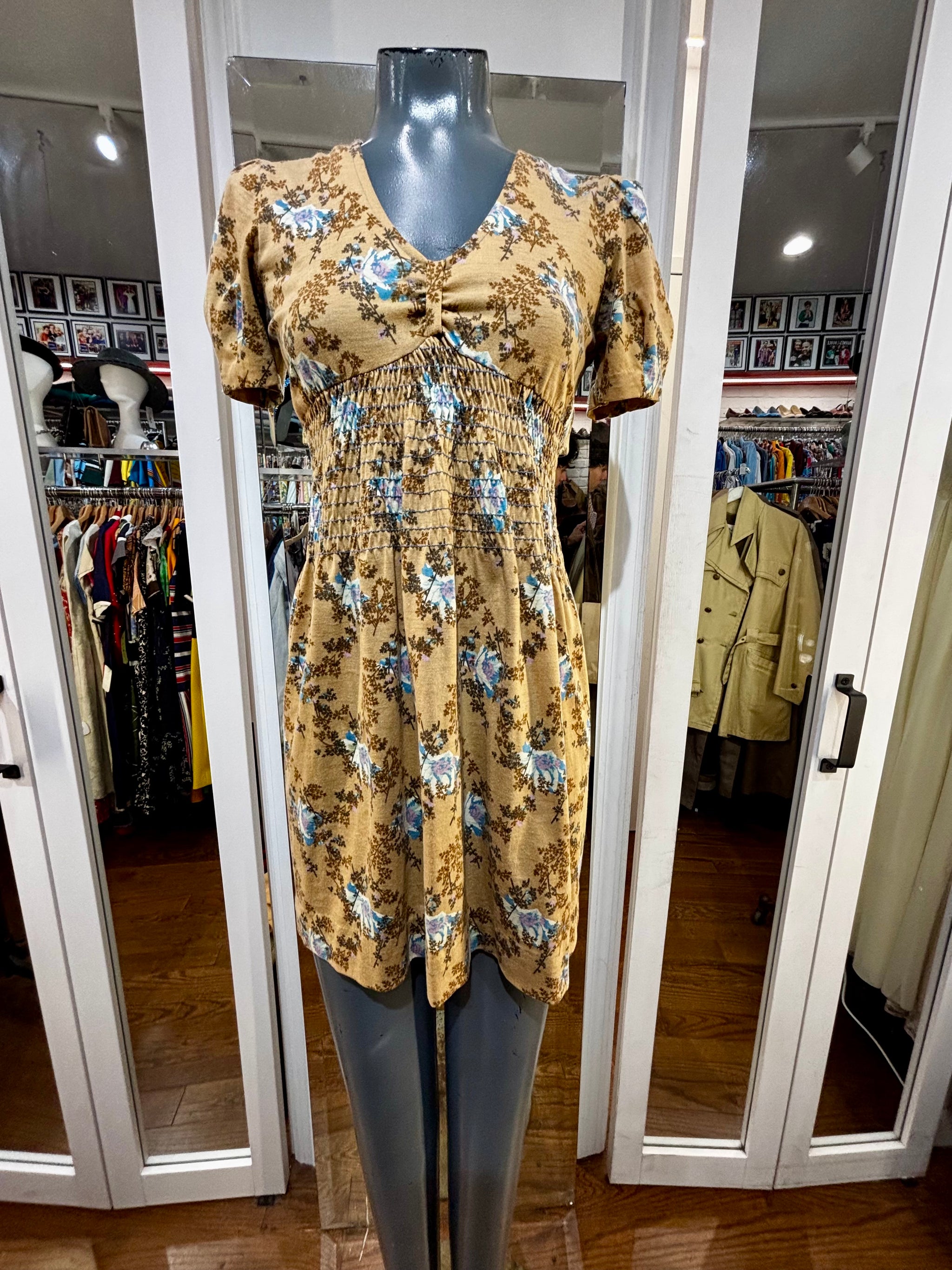 70's Beige Cap Sleeve Printed Mini Dress – Hamlets Vintage