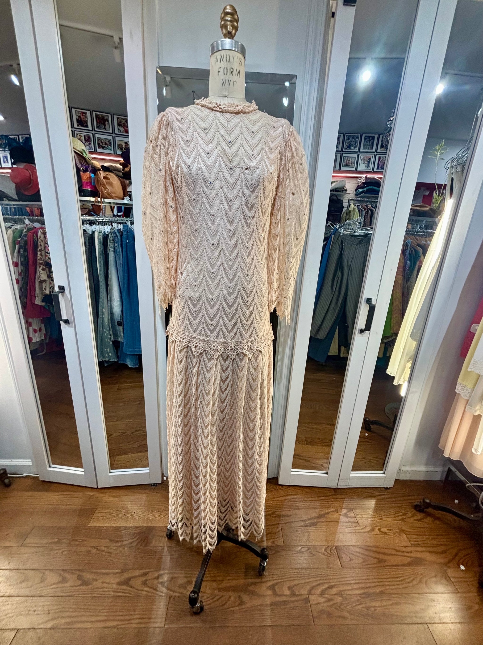 vintage drop waist dress 80’s Going 30’s Light Beige Double Layered Lace By Rona Di Montella SID-ADR102384 Mermaid Wedding White Turtleneck Designed with a cowl Shoe Size:35
