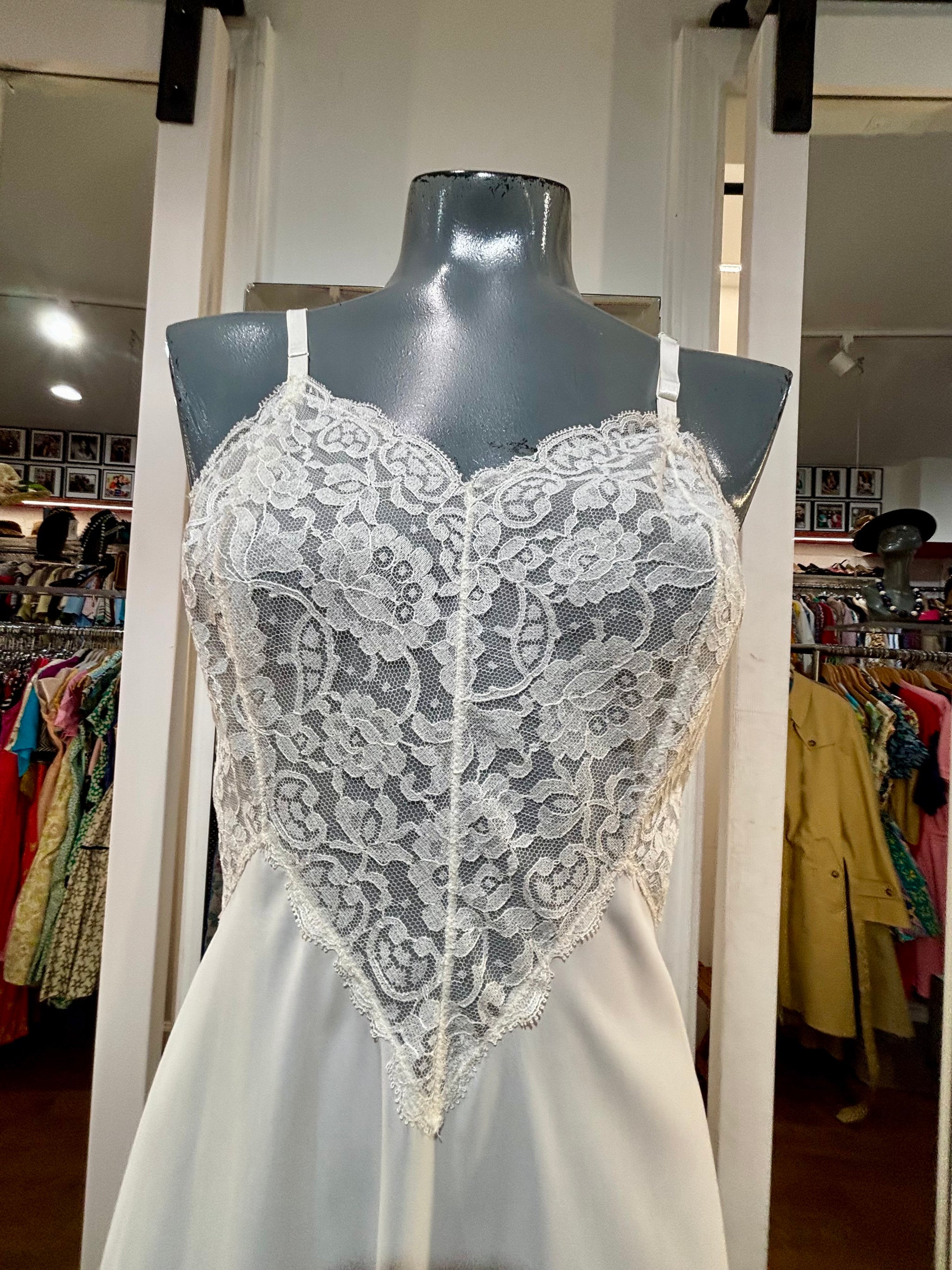 avery g lace dress Avery Lace Wedding Gown 18 / Off White main image 0