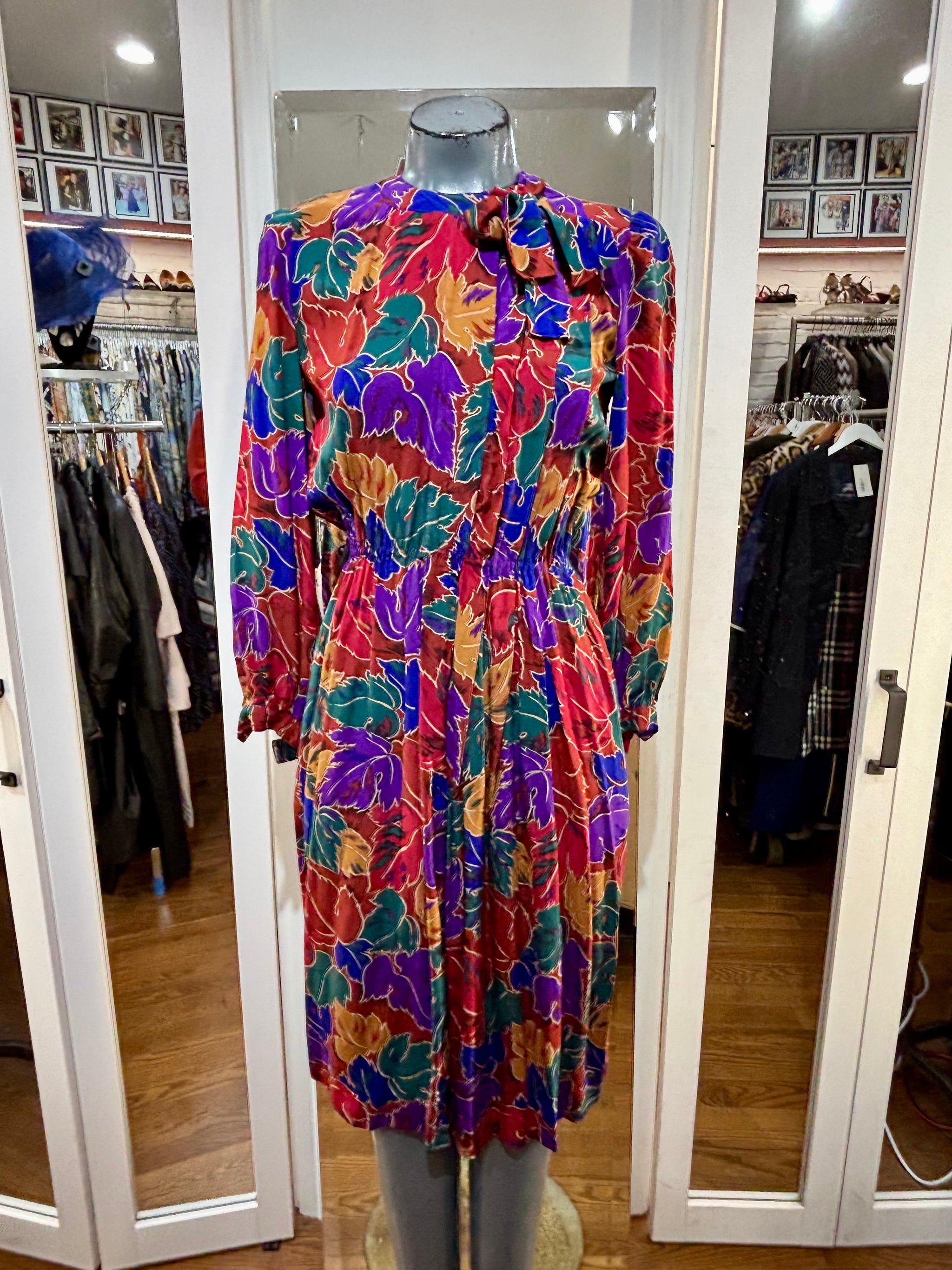 70's Multicolor Leaf Long Sleeve Print Dress with Bow Neck – Hamlets Vintage