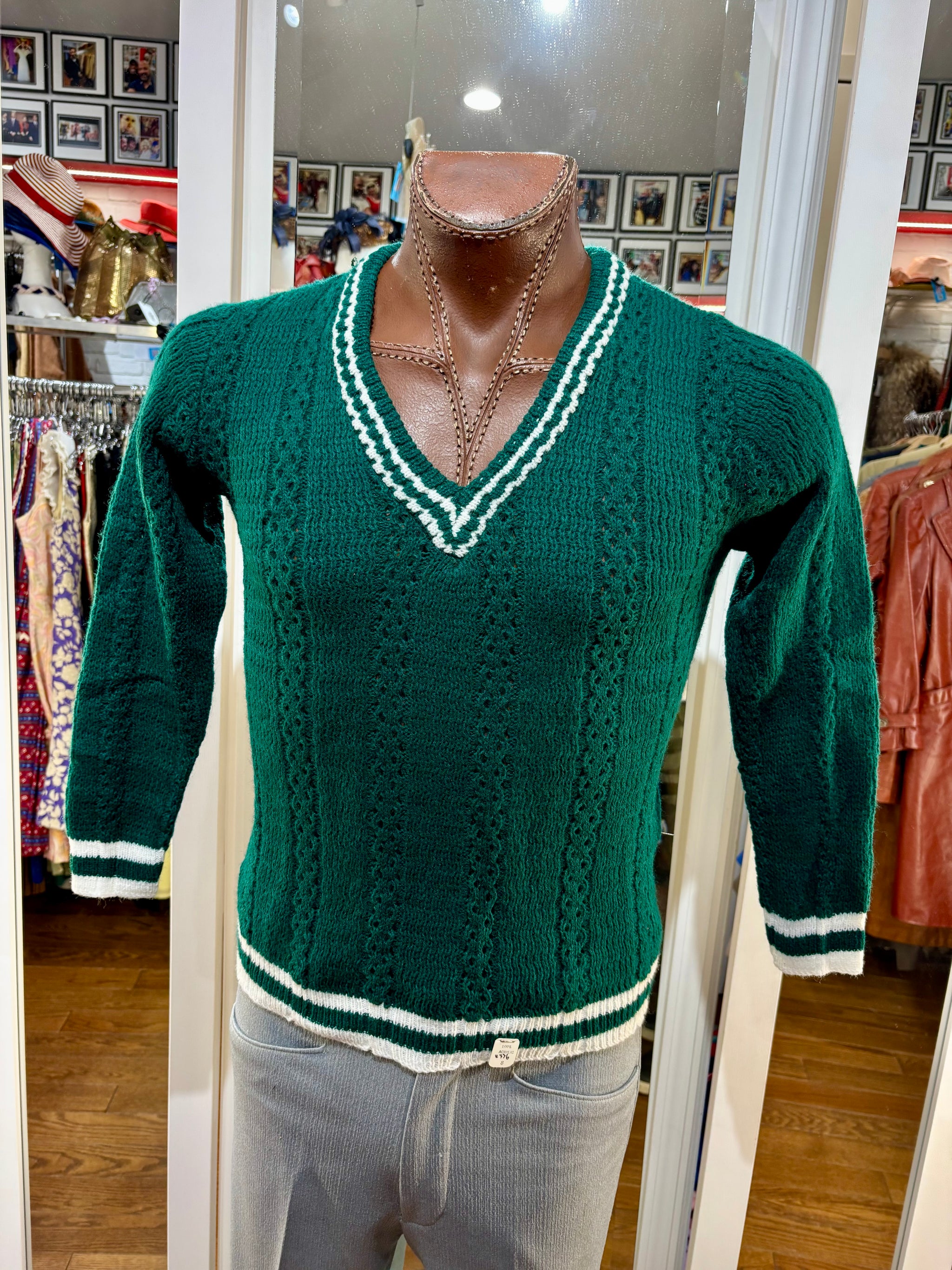 70's Kelly Green V Neck Knit Sweater With White Trim – Hamlets Vintage