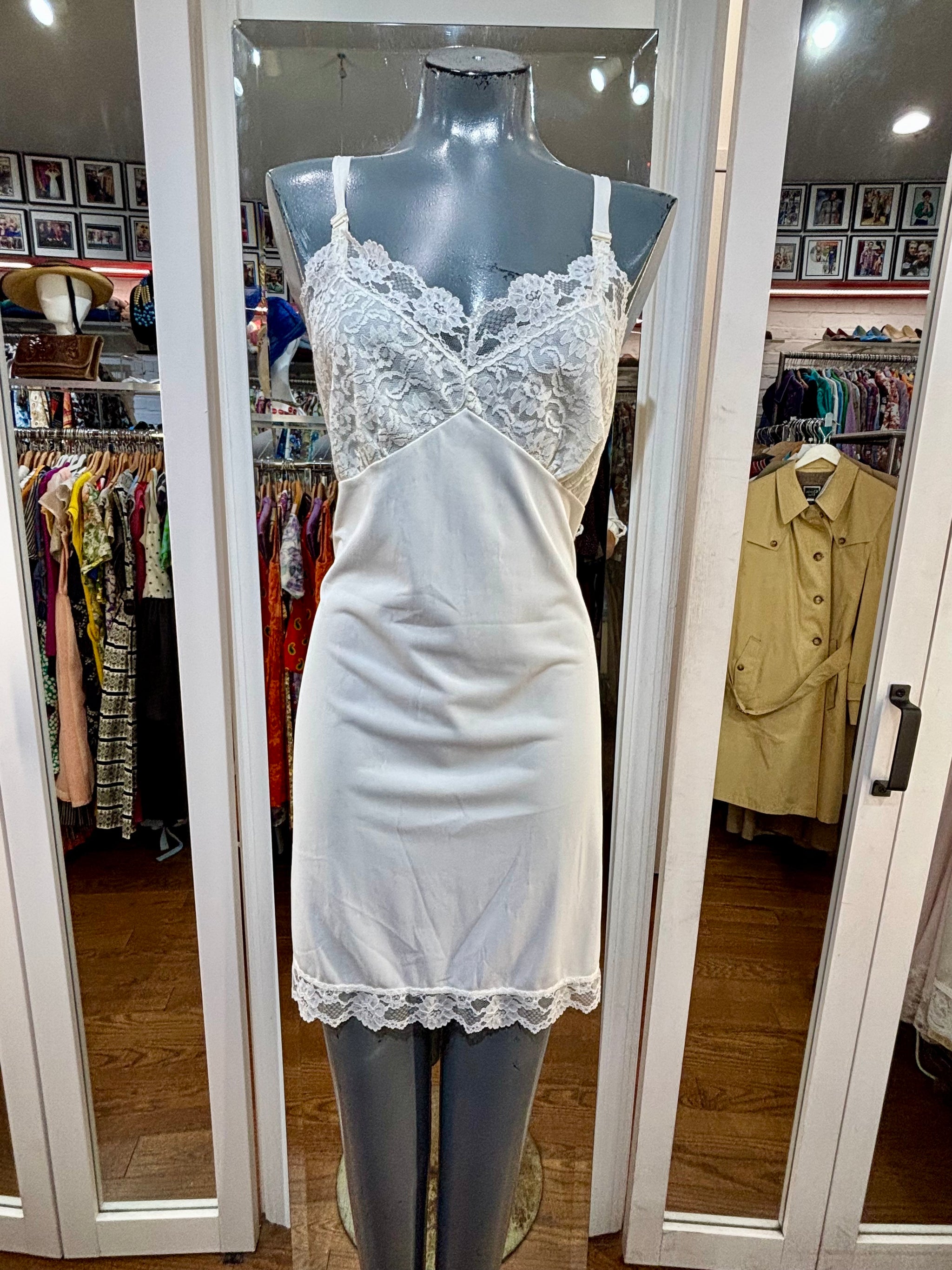 60's White Slip Dress Featuring Upper Flower Lave With Trims Hamlets Vintage 60's White Slip Dress Featuring Upper Flower Lave With Trims Hamlets Vintage