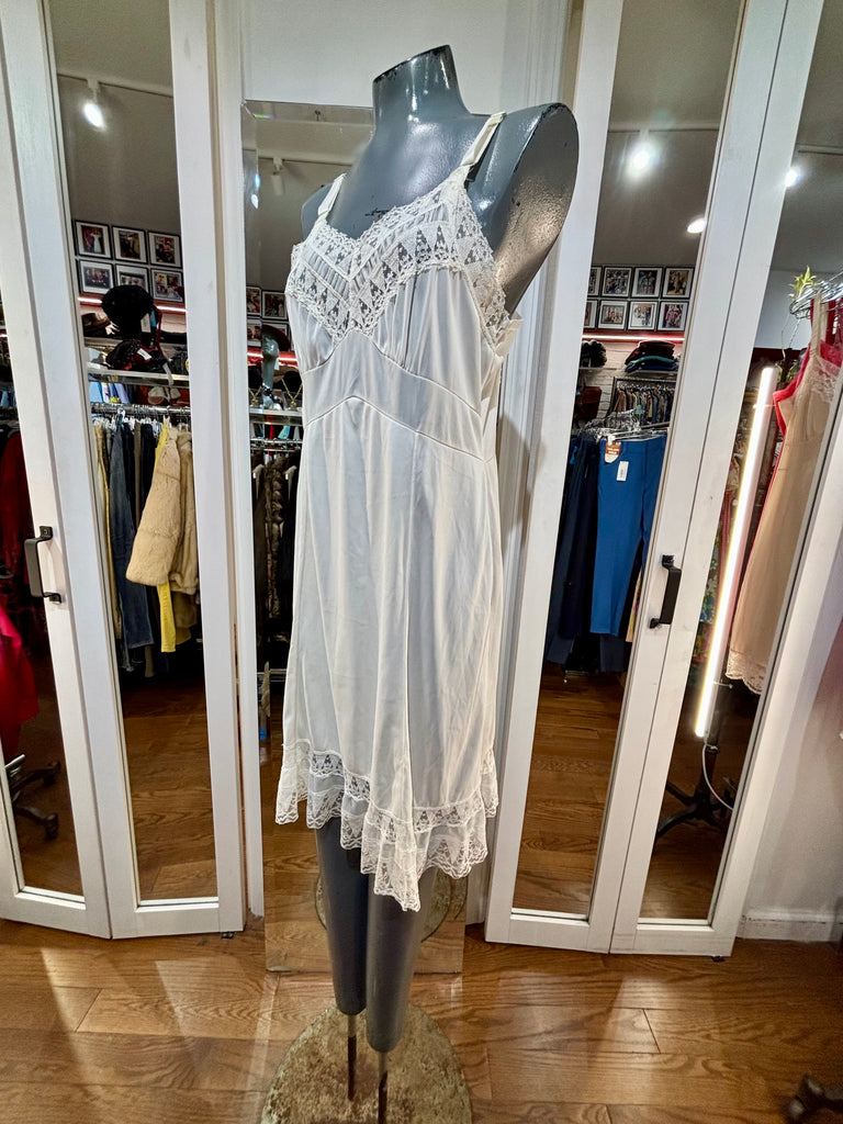 60's Off White Slip Dress With Lace Detailing By Loom Craft – Hamlets Vintage