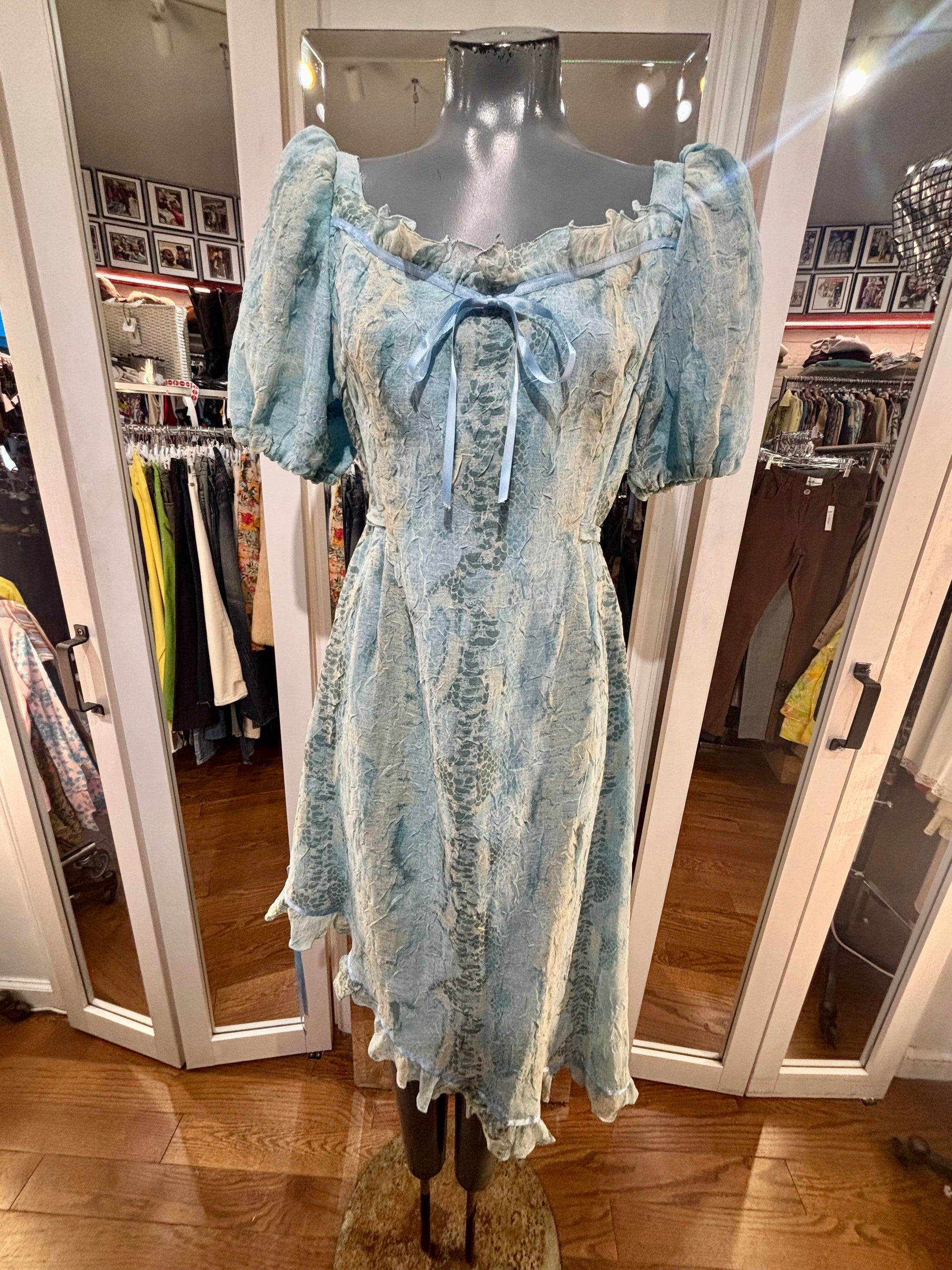 70's Pale Blue Puff Sleeve And Lace Detailing Dress – Hamlets Vintage