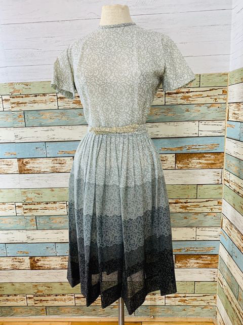 50s - multicolor Gray Short Sleeve Dress with Full Pleads Skirt - Hamlets Vintage