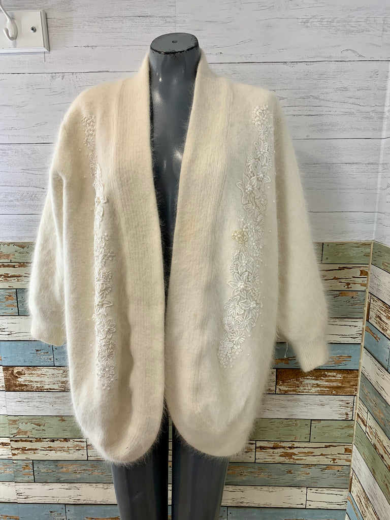 70s Off White Angora Floral Detail Pull Sweater - Hamlets Vintage