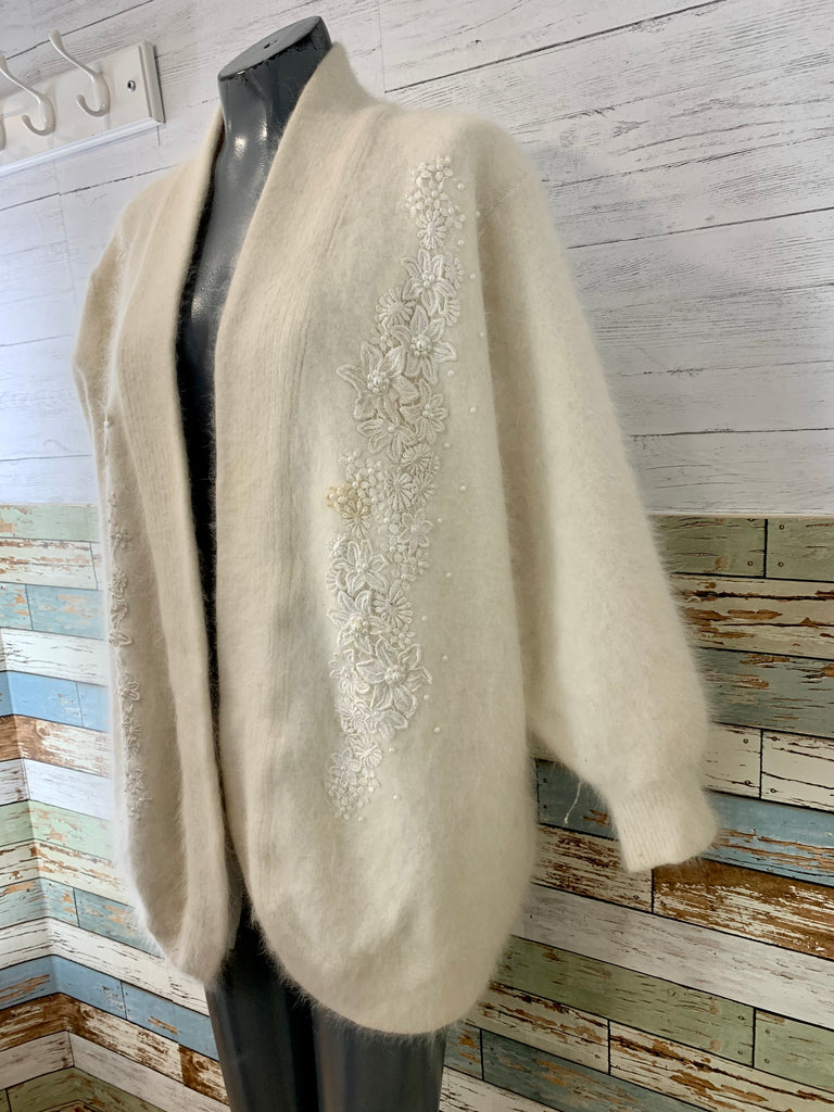 70s Off White Angora Floral Detail Pull Sweater - Hamlets Vintage